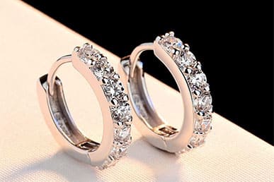 Lấp Lánh Tinh Tế với Bông Tai Kim Cương Khoen Tròn