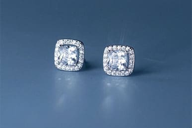 Bông Tai Kim Cương Vuông: Sự Kết Hợp Độc Đáo của Nghệ Thuật và Quý Phái