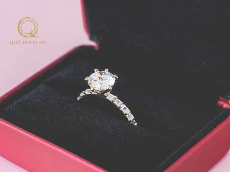 Mua Nhẫn Kim Cương Cầu Hôn: Biểu Tượng Tình Yêu Vĩnh Cửu