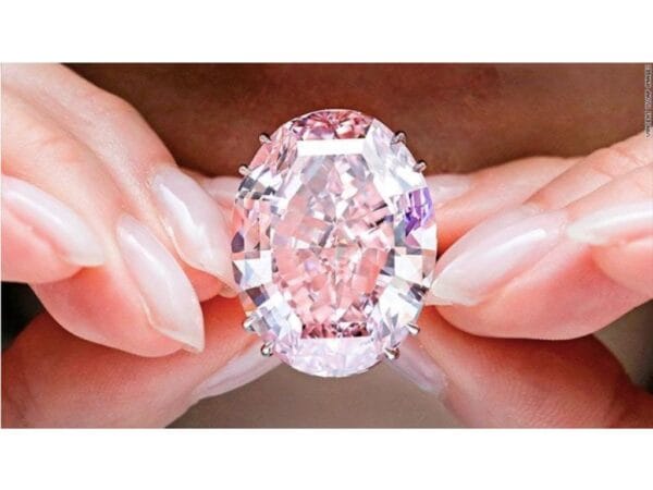Khám Phá Những Chiếc Nhẫn Cưới Kim Cương Đắt Nhất Thế Giới - Quế Jewelry